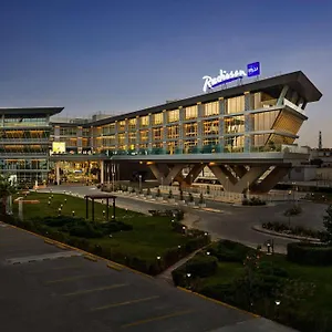 Radisson Blu Convention And Exhibition Center فندق